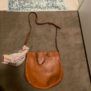 ZIP TOP TRANSPORT CROSSBODY